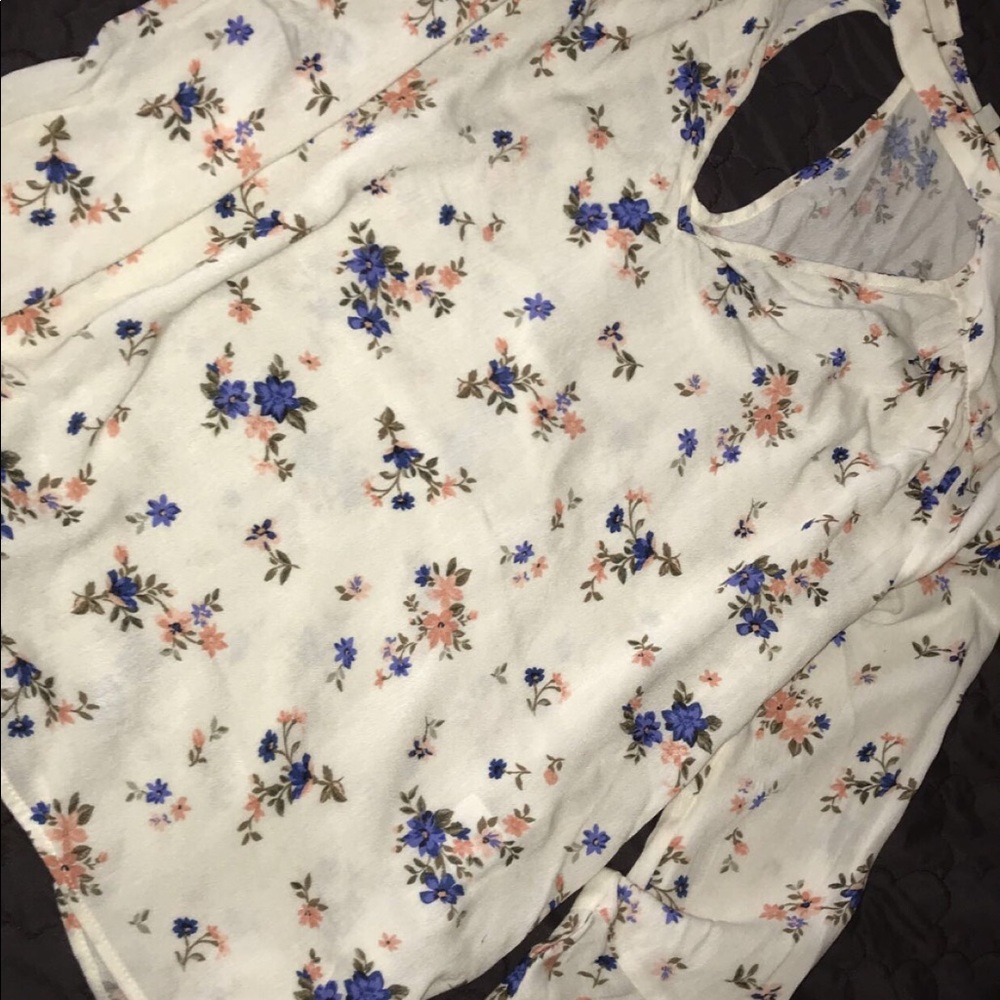 American Eagle top